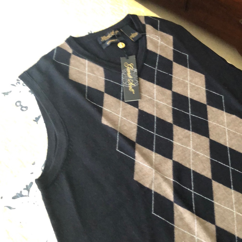 Vest - Picture 3 of 4